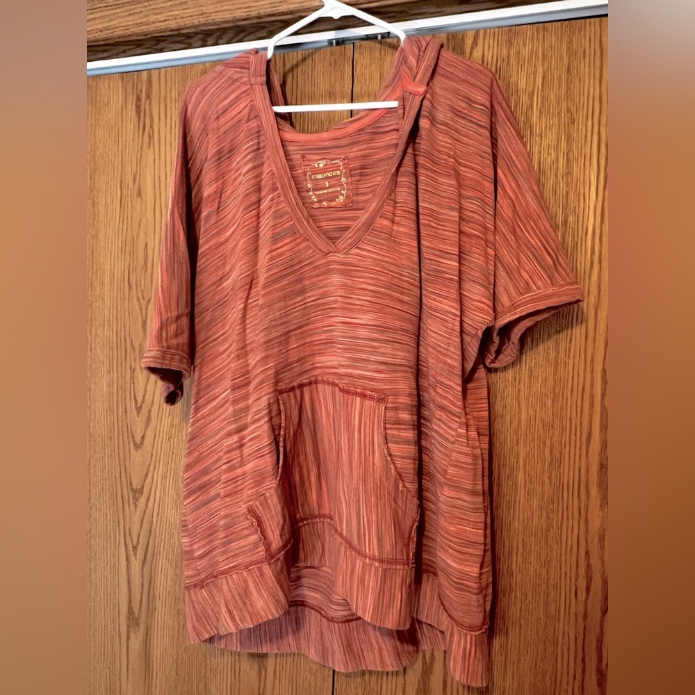 Women’s Maurices size 3 short sleeve, hooded, multi colored pullover.